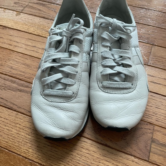 Classic Nike women’s running sneakers - Picture 7 of 9